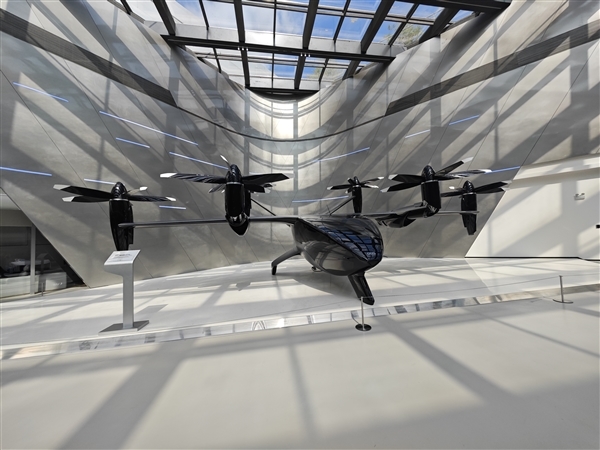 何小鹏曝光小鹏汽车“黑科技”车型:飞机被嵌入汽车尾箱 预计2026下半年登场_wishdown.com 何小鹏曝光小鹏汽车“黑科技”车型:飞机被嵌入汽车尾箱 预计2026下半年登场_wishdown.com