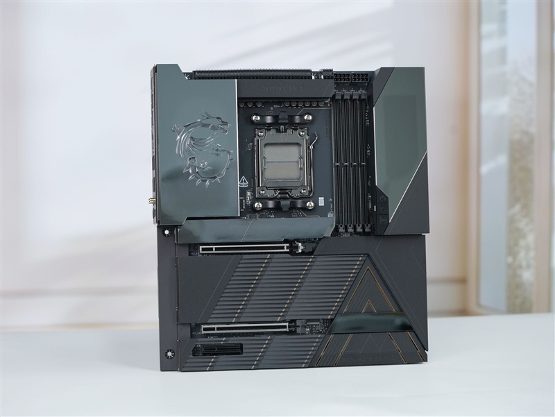 ����ʮ���ռ�������΢��MEG X870E GODLIKE X EDITION�������⣺AMD��ǿ�� û��֮һ