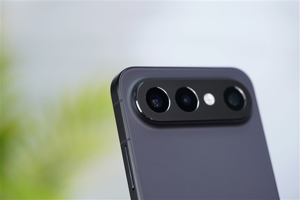 骁龙8 Gen5小钢炮!vivo S50 Pro mini图赏_wishdown.com 骁龙8 Gen5小钢炮!vivo S50 Pro mini图赏_wishdown.com