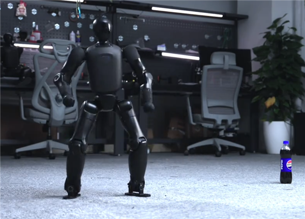 “稚晖君”发布全球首个个人机器人:轻松塞进背包拎着就能走_wishdown.com “稚晖君”发布全球首个个人机器人:轻松塞进背包拎着就能走_wishdown.com