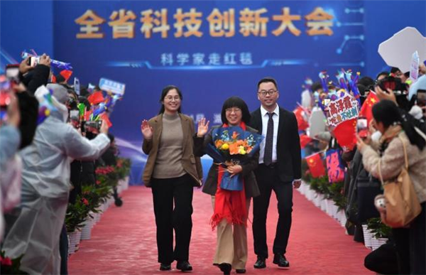 43��Ů��ѧ���������������޴������ ��������������