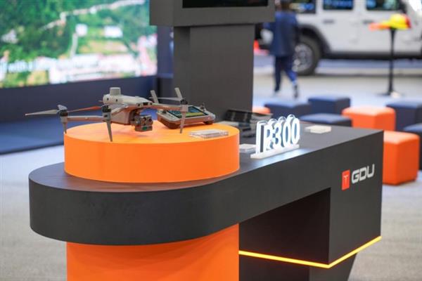 ����Ƽ�P300�������˻�������͸���ġ�����֮�ۡ���