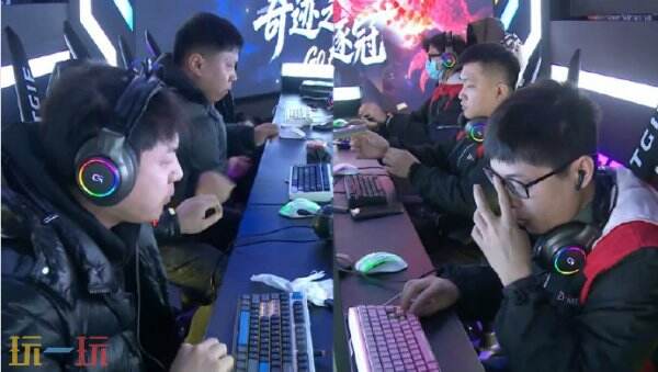 《街头篮球》UNKNOWN&黑洞会师胜者组决赛 新锐双雄无缘六强_wishdown.com 《街头篮球》UNKNOWN&黑洞会师胜者组决赛 新锐双雄无缘六强_wishdown.com