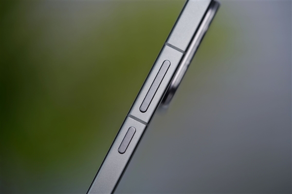 透明RGB光环 辨识度拉满!真我Neo8图赏_wishdown.com 透明RGB光环 辨识度拉满!真我Neo8图赏_wishdown.com