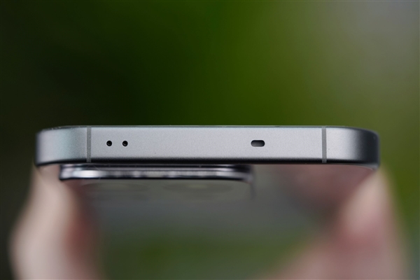 透明RGB光环 辨识度拉满!真我Neo8图赏_wishdown.com 透明RGB光环 辨识度拉满!真我Neo8图赏_wishdown.com