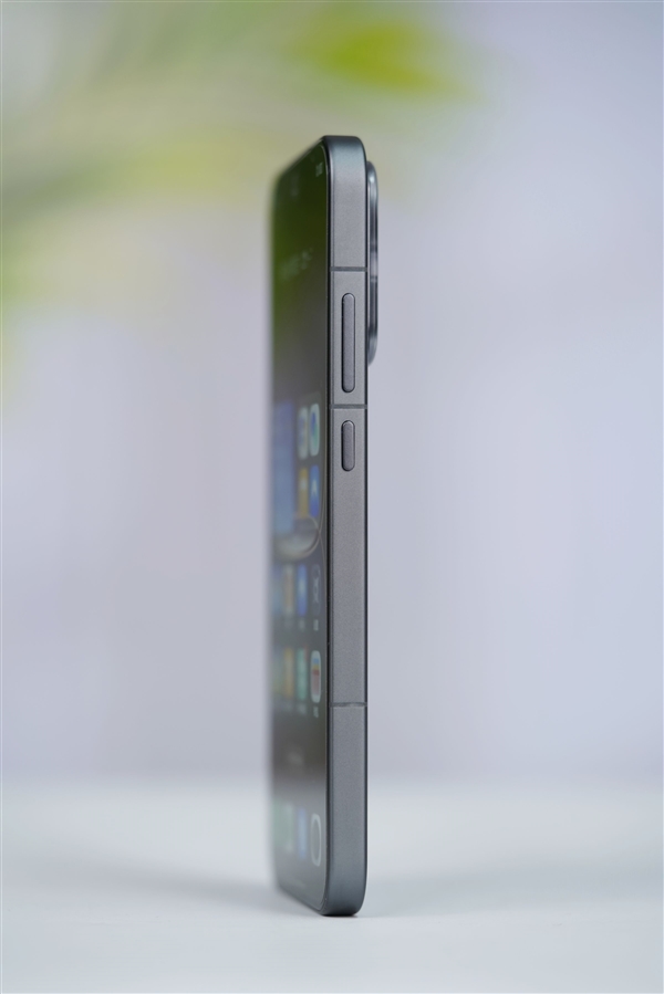 透明RGB光环 辨识度拉满!真我Neo8图赏_wishdown.com 透明RGB光环 辨识度拉满!真我Neo8图赏_wishdown.com