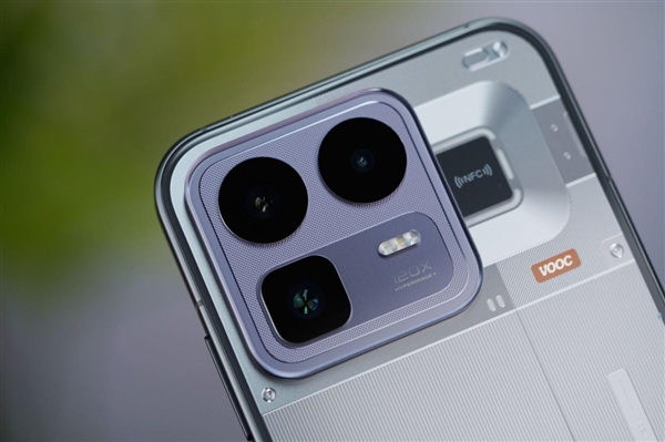 透明RGB光环 辨识度拉满!真我Neo8图赏_wishdown.com 透明RGB光环 辨识度拉满!真我Neo8图赏_wishdown.com