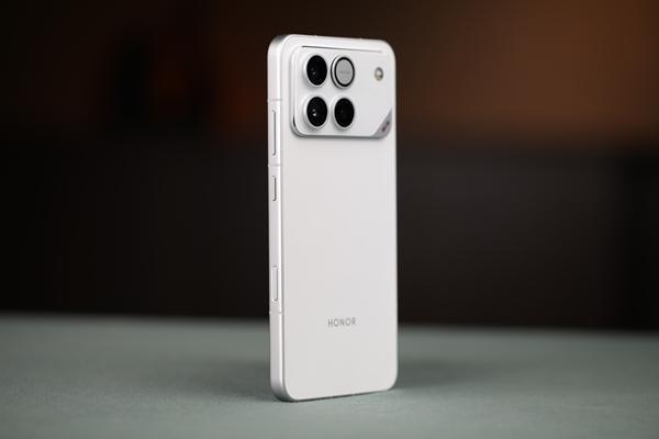 2025�Լ۱ȸߵ��ֻ��Ƽ� 3K������ҫWIN�ڱ�����ɫ