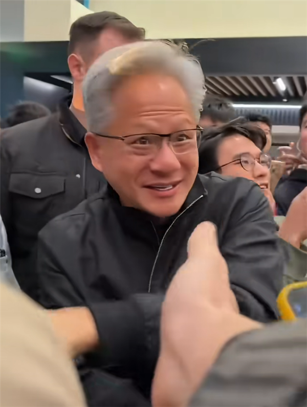 黄仁勋现身上海北京:一路吃、喝、逛、买_wishdown.com 黄仁勋现身上海北京:一路吃、喝、逛、买_wishdown.com