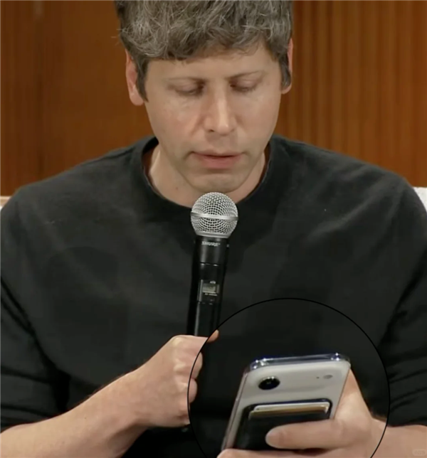 ƻ���ѽ���2500Ԫ��OpenAI CEOɹ���������� ֱ��iPhone Air�ܿ�