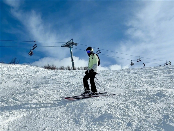 雷军晒春节滑雪照引热议!网友:摄影师是高手中的高手_wishdown.com 雷军晒春节滑雪照引热议!网友:摄影师是高手中的高手_wishdown.com