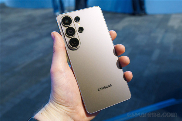 ����Galaxy S26 Ultraͼ�ͣ�7.9mm��Ԫ���� ��iPhone 17 Pro Max���ᱡ