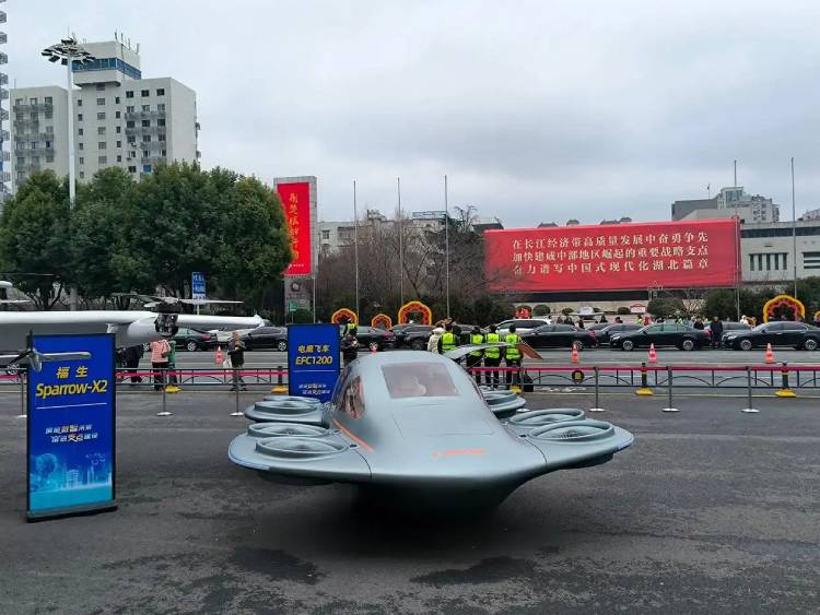 ��һ�Ϳշ��������ࣺ��ӥ�ɳ���ɶ�̬��ʾ��������1.2�֡��ۼۿ�����200����