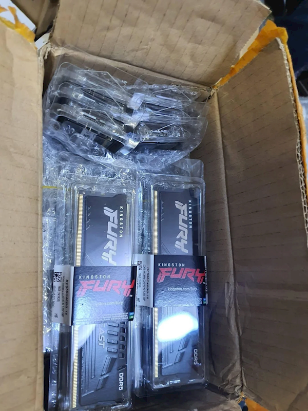 �˷��ˣ�100��Ԫ������ѷ�˻�ä�У���Ȼ��40��16GB DDR5�ڴ�