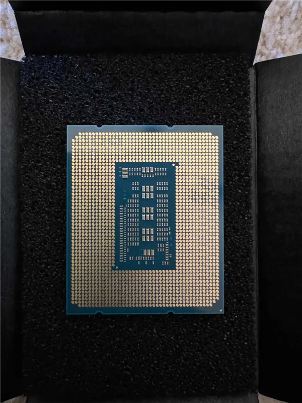 12个纯P核+无E核!Intel酷睿9 273PQE现身Z790主板_wishdown.com 12个纯P核+无E核!Intel酷睿9 273PQE现身Z790主板_wishdown.com