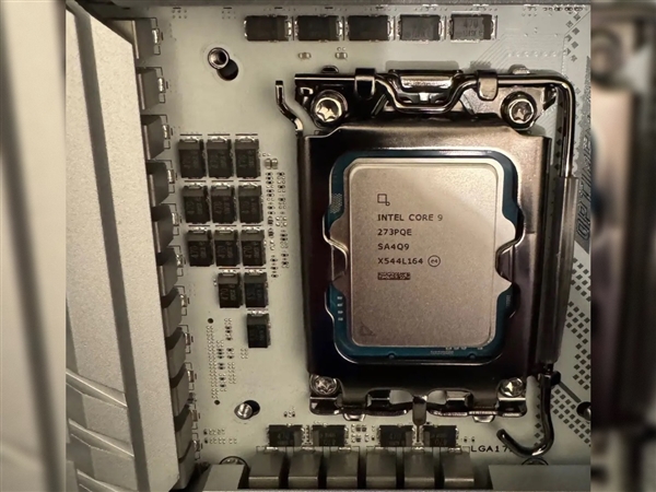 12����P��+��E�ˣ�Intel���9 273PQE����Z790����