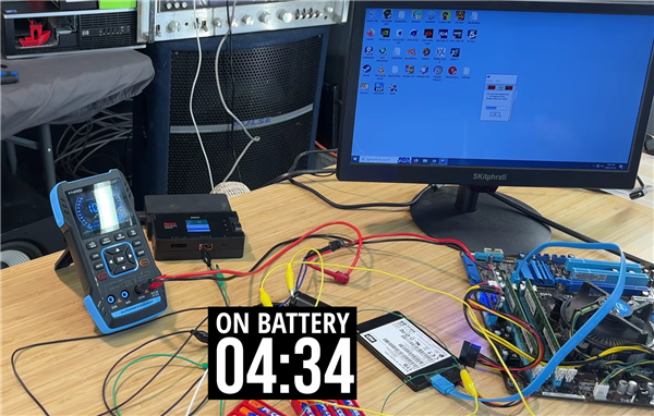 发烧友用56节5号电池运行台式机电脑:实测玩扫雷续航不到5分钟_wishdown.com 发烧友用56节5号电池运行台式机电脑:实测玩扫雷续航不到5分钟_wishdown.com