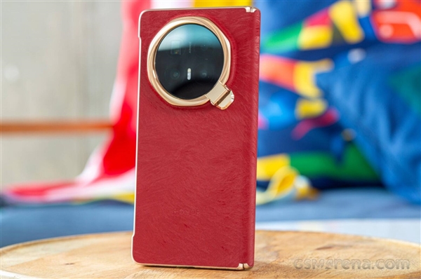 荣耀Magic V6真机图赏:全球最轻薄大折叠 老外被震撼到了_wishdown.com 荣耀Magic V6真机图赏:全球最轻薄大折叠 老外被震撼到了_wishdown.com