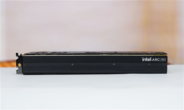 四张英特尔锐炫Pro B60显卡加持!长城世恒X-AIGC工作站图赏_wishdown.com 四张英特尔锐炫Pro B60显卡加持!长城世恒X-AIGC工作站图赏_wishdown.com