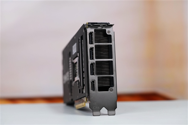 四张英特尔锐炫Pro B60显卡加持!长城世恒X-AIGC工作站图赏_wishdown.com 四张英特尔锐炫Pro B60显卡加持!长城世恒X-AIGC工作站图赏_wishdown.com