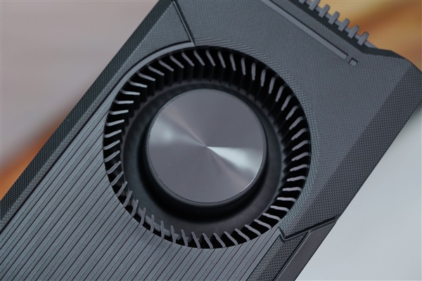 四张英特尔锐炫Pro B60显卡加持!长城世恒X-AIGC工作站图赏_wishdown.com 四张英特尔锐炫Pro B60显卡加持!长城世恒X-AIGC工作站图赏_wishdown.com