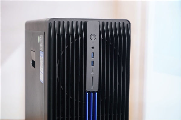 四张英特尔锐炫Pro B60显卡加持!长城世恒X-AIGC工作站图赏_wishdown.com 四张英特尔锐炫Pro B60显卡加持!长城世恒X-AIGC工作站图赏_wishdown.com