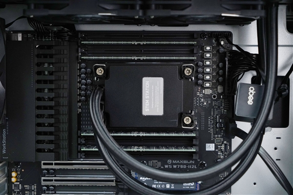 四张英特尔锐炫Pro B60显卡加持!长城世恒X-AIGC工作站图赏_wishdown.com 四张英特尔锐炫Pro B60显卡加持!长城世恒X-AIGC工作站图赏_wishdown.com