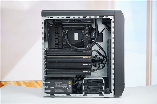 四张英特尔锐炫Pro B60显卡加持!长城世恒X-AIGC工作站图赏_wishdown.com 四张英特尔锐炫Pro B60显卡加持!长城世恒X-AIGC工作站图赏_wishdown.com