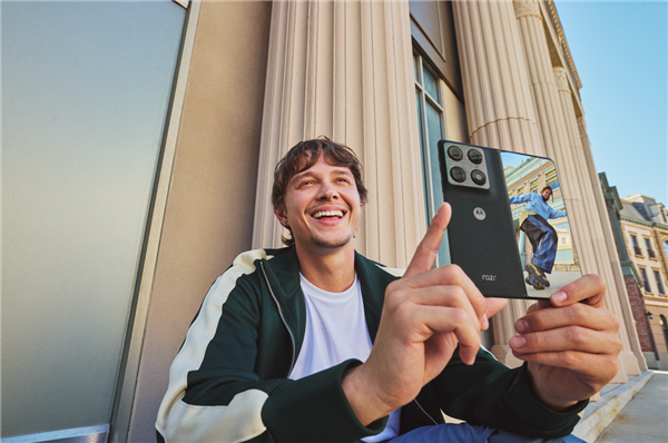 ���� moto�׿���۵����ֻ�MWC��ʽ����