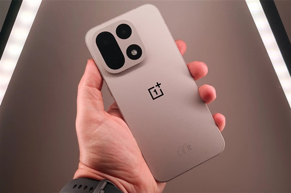 小屏党的梦中情机!一加15T来了:无短板的满血旗舰_wishdown.com 小屏党的梦中情机!一加15T来了:无短板的满血旗舰_wishdown.com