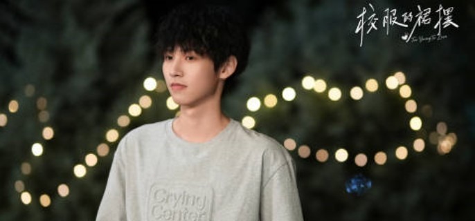 ��У����ȹ�ڡ��·�ϲ��˭