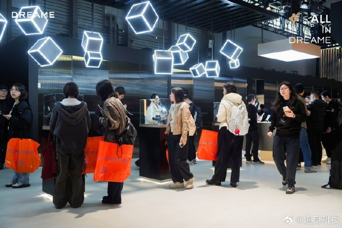 追觅割草机器人亮相AWE 2026:激光雷达+AI算法加持 庭院智能化再升级_wishdown.com 追觅割草机器人亮相AWE 2026:激光雷达+AI算法加持 庭院智能化再升级_wishdown.com