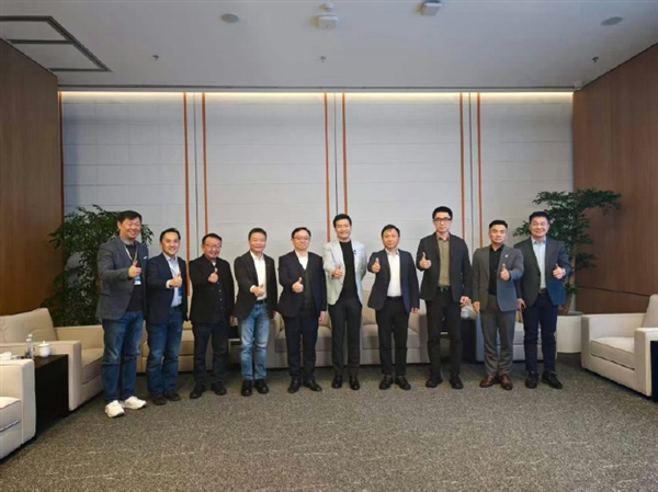 �׾�ɹ����չʾ��������Ȧ�����˰����Ȧ�����ܵ���֧��С������������