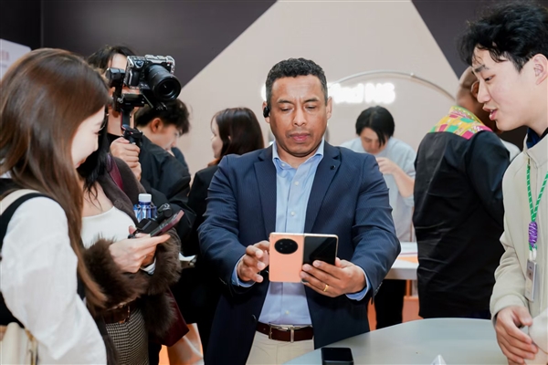 ȫ����ƽ���۵���������OPPO Find N6̩����������������һ����245%