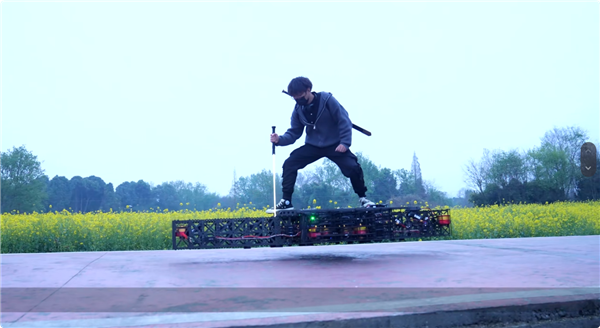 �����γ��� �����������˷ɽ� �������в��Ǵ�˵