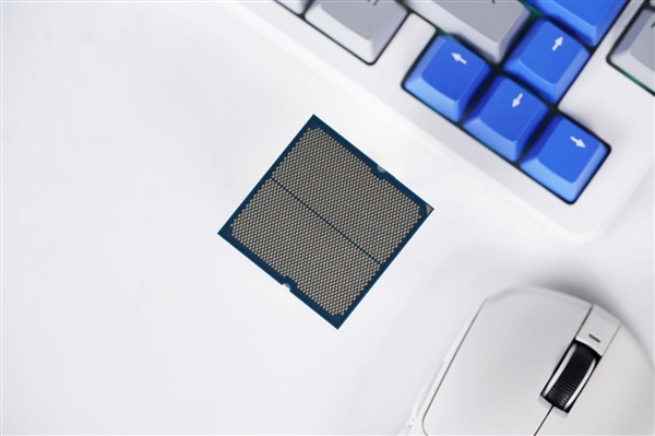 最强游戏处理器!锐龙7 9850X3D处理器图赏_wishdown.com 最强游戏处理器!锐龙7 9850X3D处理器图赏_wishdown.com