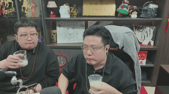 大司马又一名场面!喝老北京豆汁秒变"痛苦面具"_wishdown.com 大司马又一名场面!喝老北京豆汁秒变"痛苦面具"_wishdown.com