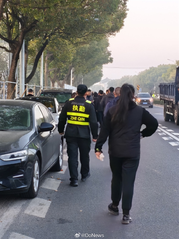 谢绝直播!张雪峰今日追悼会 全国各地万千学子来送别:现场一封手写信让人动容_wishdown.com 谢绝直播!张雪峰今日追悼会 全国各地万千学子来送别:现场一封手写信让人动容_wishdown.com