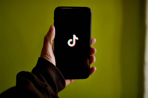 烧饼帅哥20年后翻红:神似严屹宽_wishdown.com 烧饼帅哥20年后翻红:神似严屹宽_wishdown.com