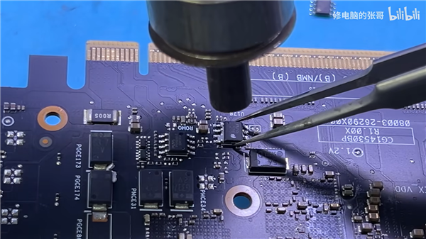 RTX 5090D PCIe金手指不翼而飞!换了个RTX 5090借尸还魂_wishdown.com RTX 5090D PCIe金手指不翼而飞!换了个RTX 5090借尸还魂_wishdown.com