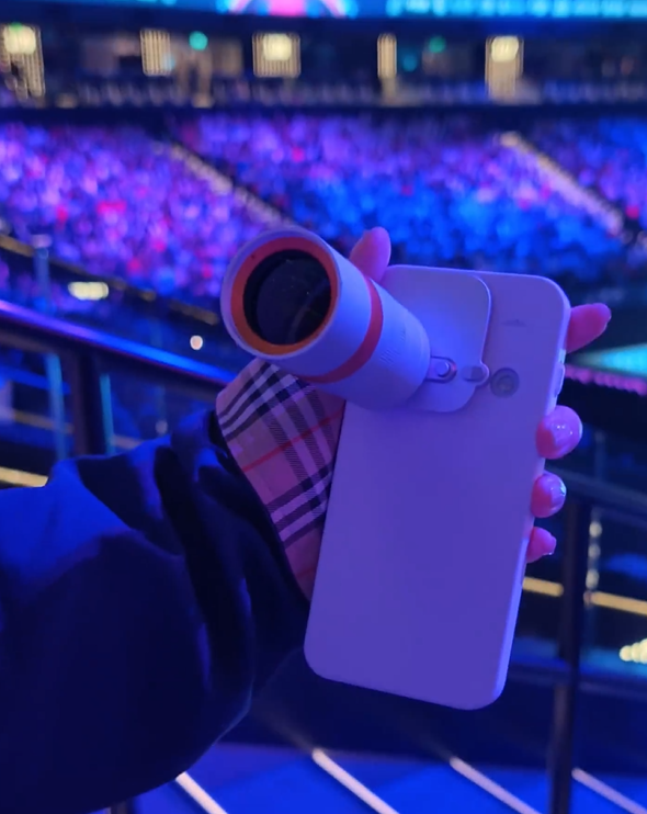 OPPO Find X9s Pro银色哈苏专业增距镜亮相:观赛神器 颜值拉满_wishdown.com OPPO Find X9s Pro银色哈苏专业增距镜亮相:观赛神器 颜值拉满_wishdown.com