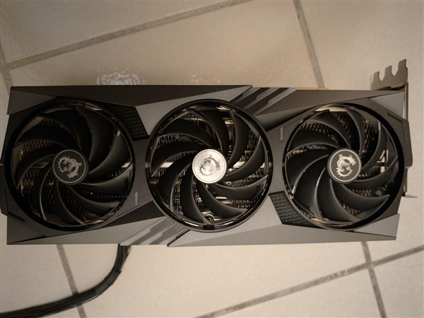 一只猫及时发现RTX 4090显卡烧毁冒烟:救了主人一命!_wishdown.com 一只猫及时发现RTX 4090显卡烧毁冒烟:救了主人一命!_wishdown.com