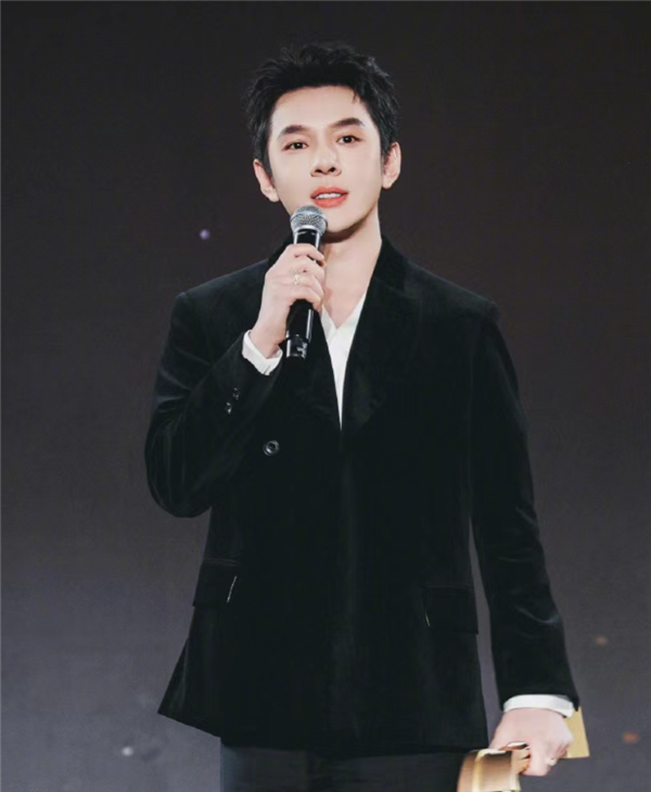 李佳琦哽咽宣布暂退直播 深夜发文回应:没有退休 缺席是去拍合伙人_wishdown.com 李佳琦哽咽宣布暂退直播 深夜发文回应:没有退休 缺席是去拍合伙人_wishdown.com