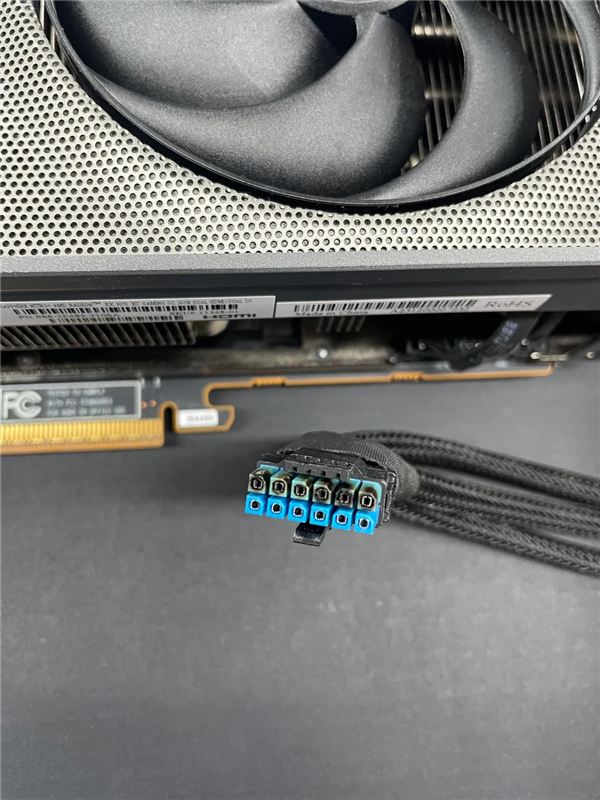 ���Ǹ�����RX 9070 XT�սӿ����֣����������Ѵ�9��