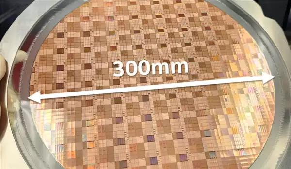 Ӣ�ض�����ȫ���������оƬ ��ĵ׺�ȼ���19΢��