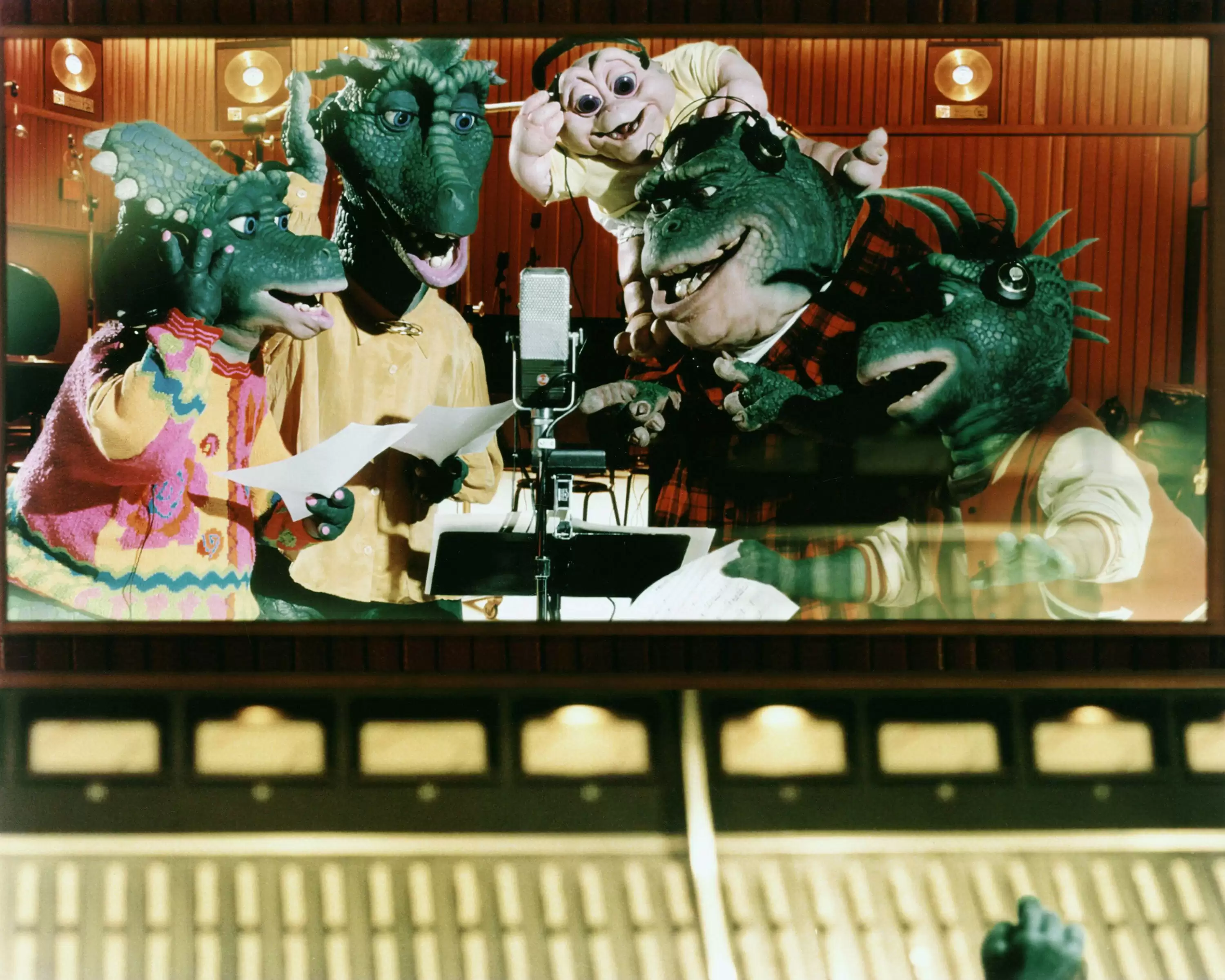 ��Jim Henson��s Dinosaurs��ӭ��35���꣺ר�ñ������ʦKirk Thatcher
