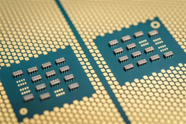 �������۸��������ԭ���ҵ��ˣ�Intel��CPU��GPU���������ﵽ1��1