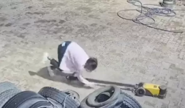 ����̫Σ�գ�Ů����Һѹǧ�ﶥˤ������������