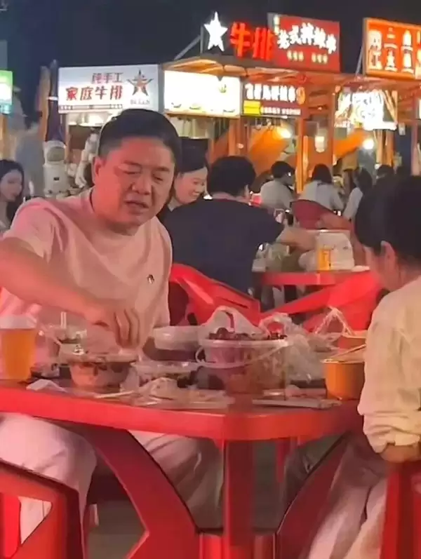 ��ǿ����ҹ��������·��̯ �����Ϸۿ���С��Ϻ