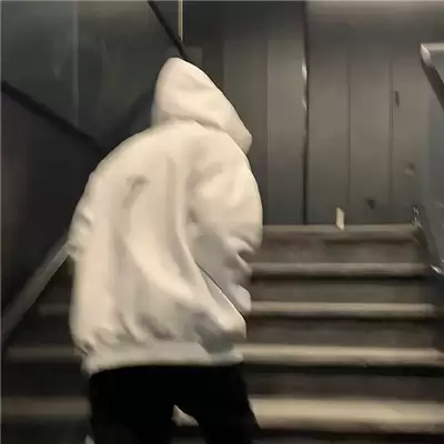 ����Ӣ���������߹�¶��о�ѡ100��